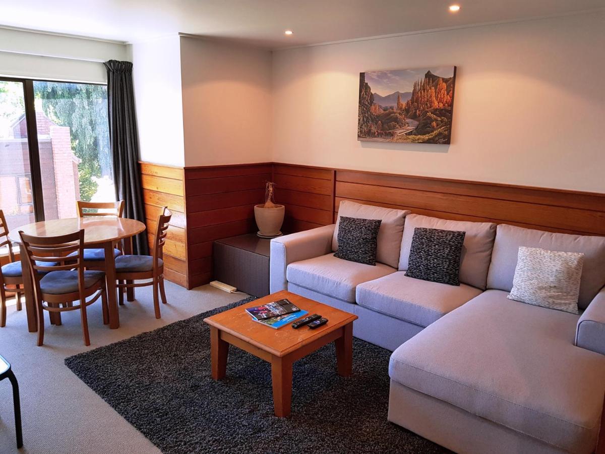 St James Apartments Queenstown Buitenkant foto