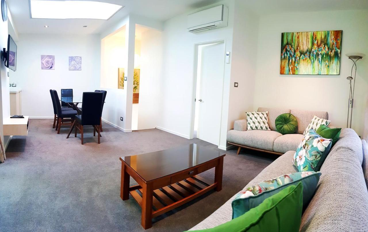 St James Apartments Queenstown Buitenkant foto