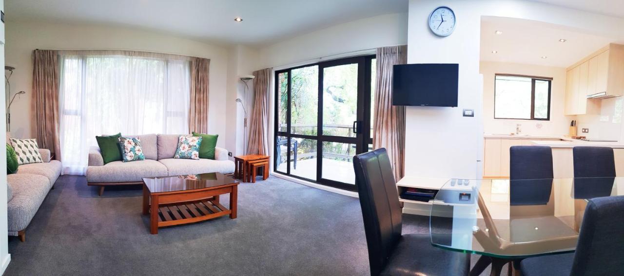 St James Apartments Queenstown Buitenkant foto