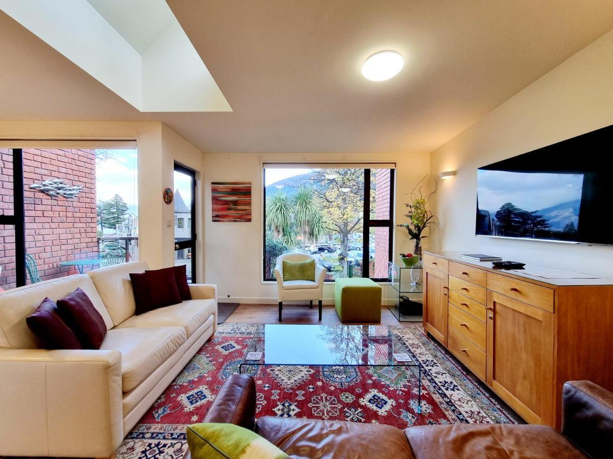 St James Apartments Queenstown Buitenkant foto