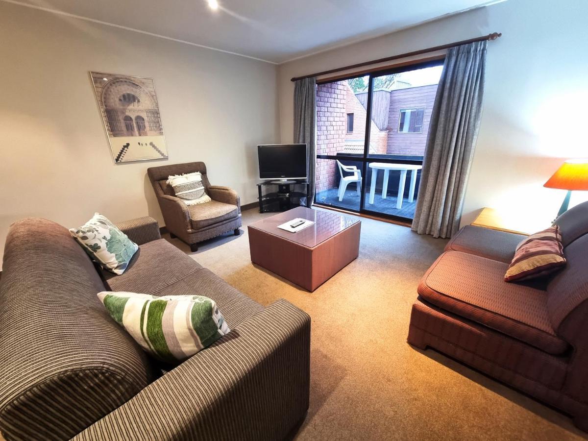 St James Apartments Queenstown Buitenkant foto