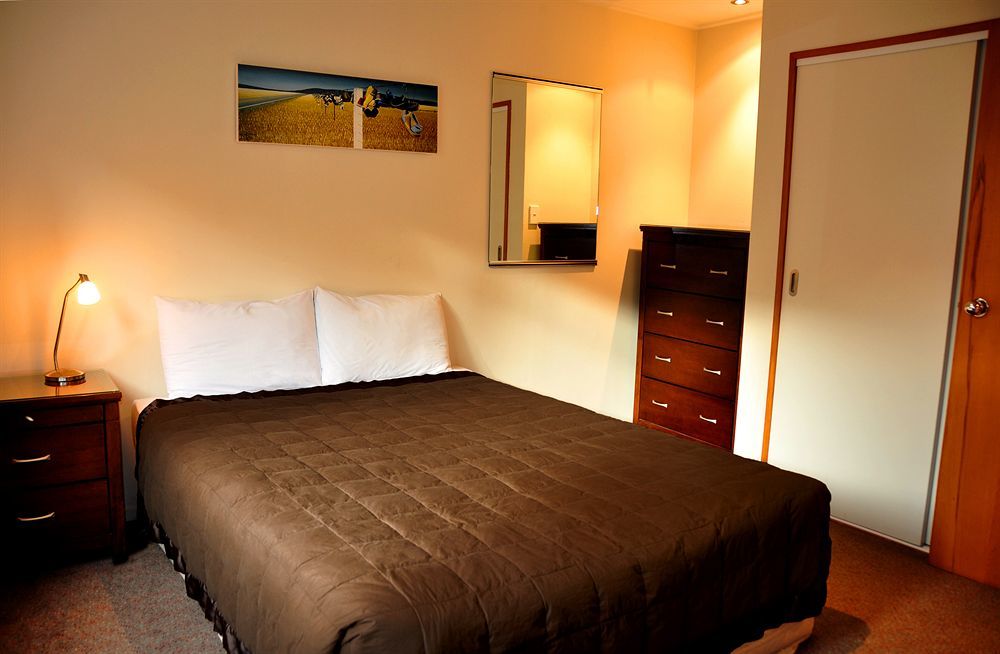 St James Apartments Queenstown Buitenkant foto