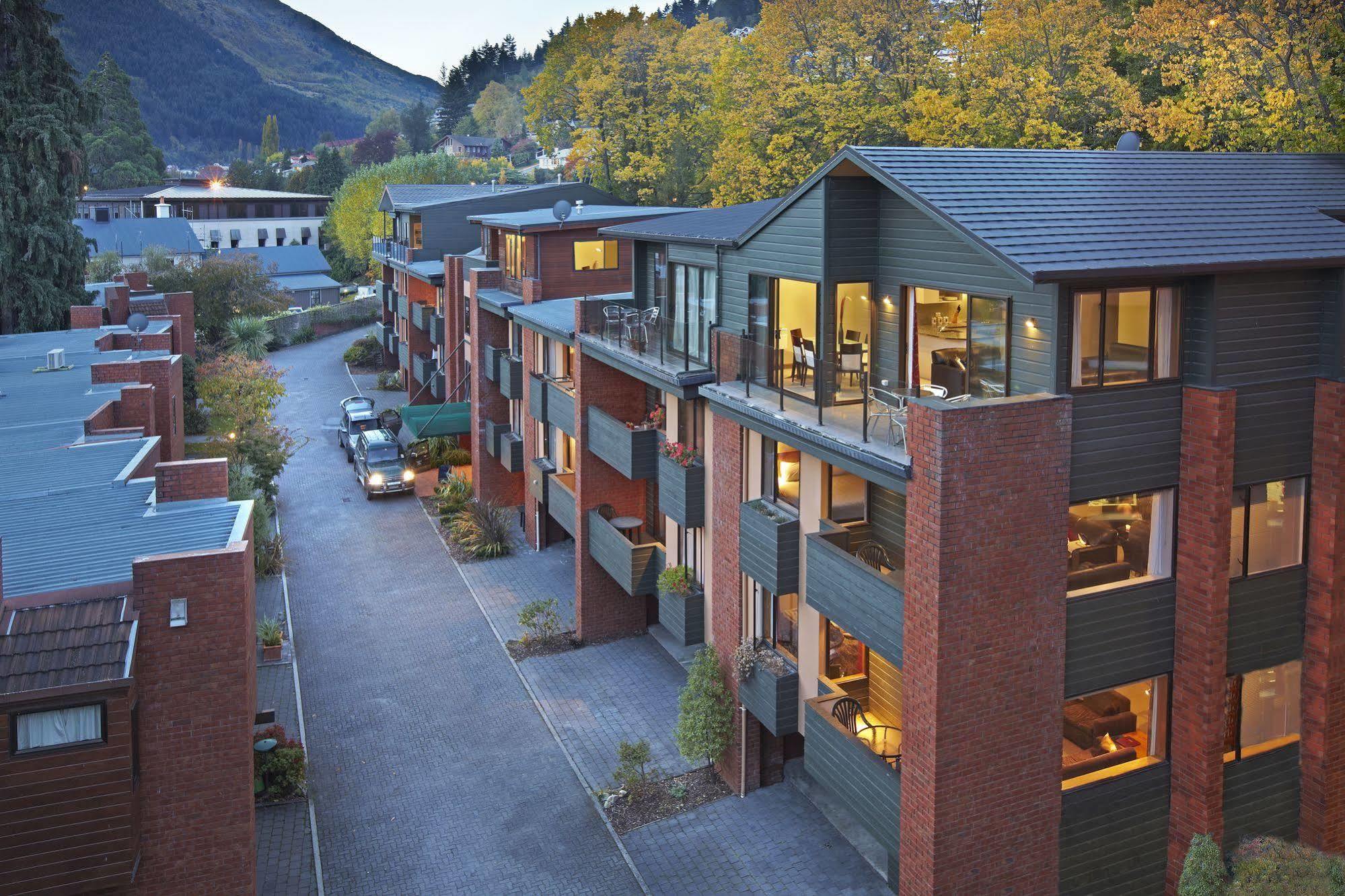 St James Apartments Queenstown Buitenkant foto