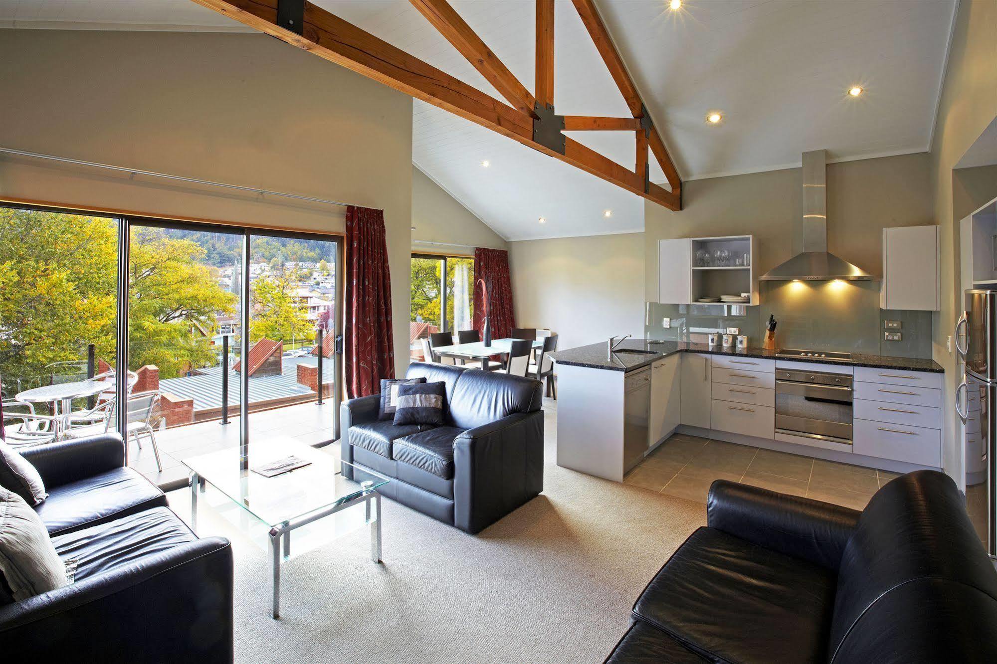 St James Apartments Queenstown Buitenkant foto