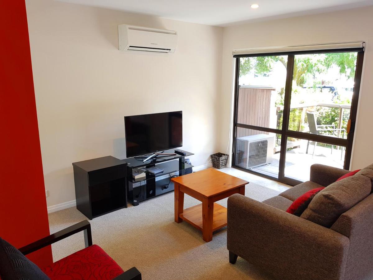 St James Apartments Queenstown Buitenkant foto
